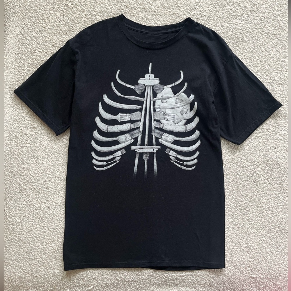 Black T-Shirt artsy grunge chunky with Skeleton Graphic M unisex